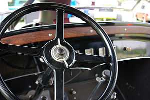 Steering wheel of a Graham-Paige Model 613.