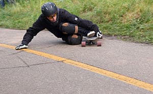 English: Downhill longboarding example picture English: Downhill longboarding example picture
