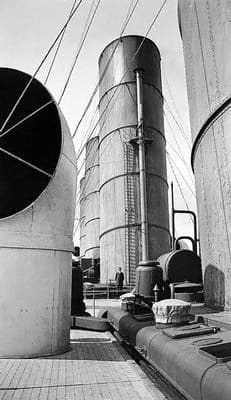 The funnel of the Mauretania. The funnel of the Mauretania.