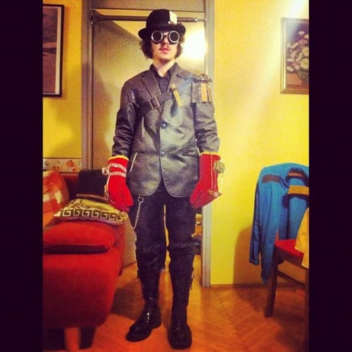 Full costume Full costume