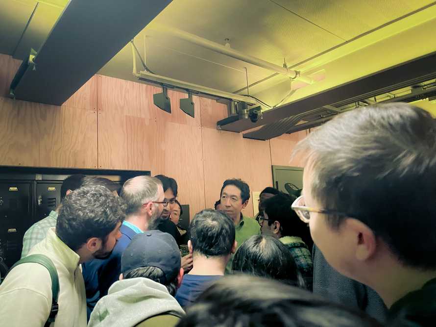 Andrew Ng swarmed by fans