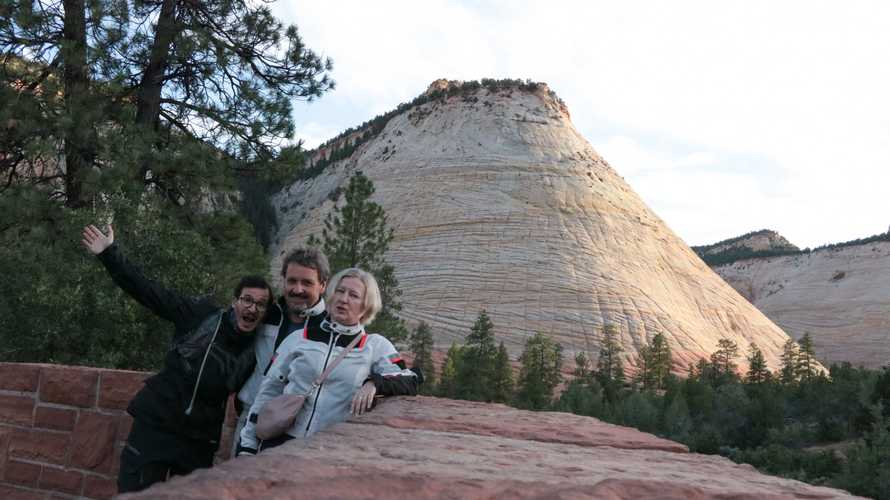 And we got a nice sunset-ish pic at the top of the Zion Canyon